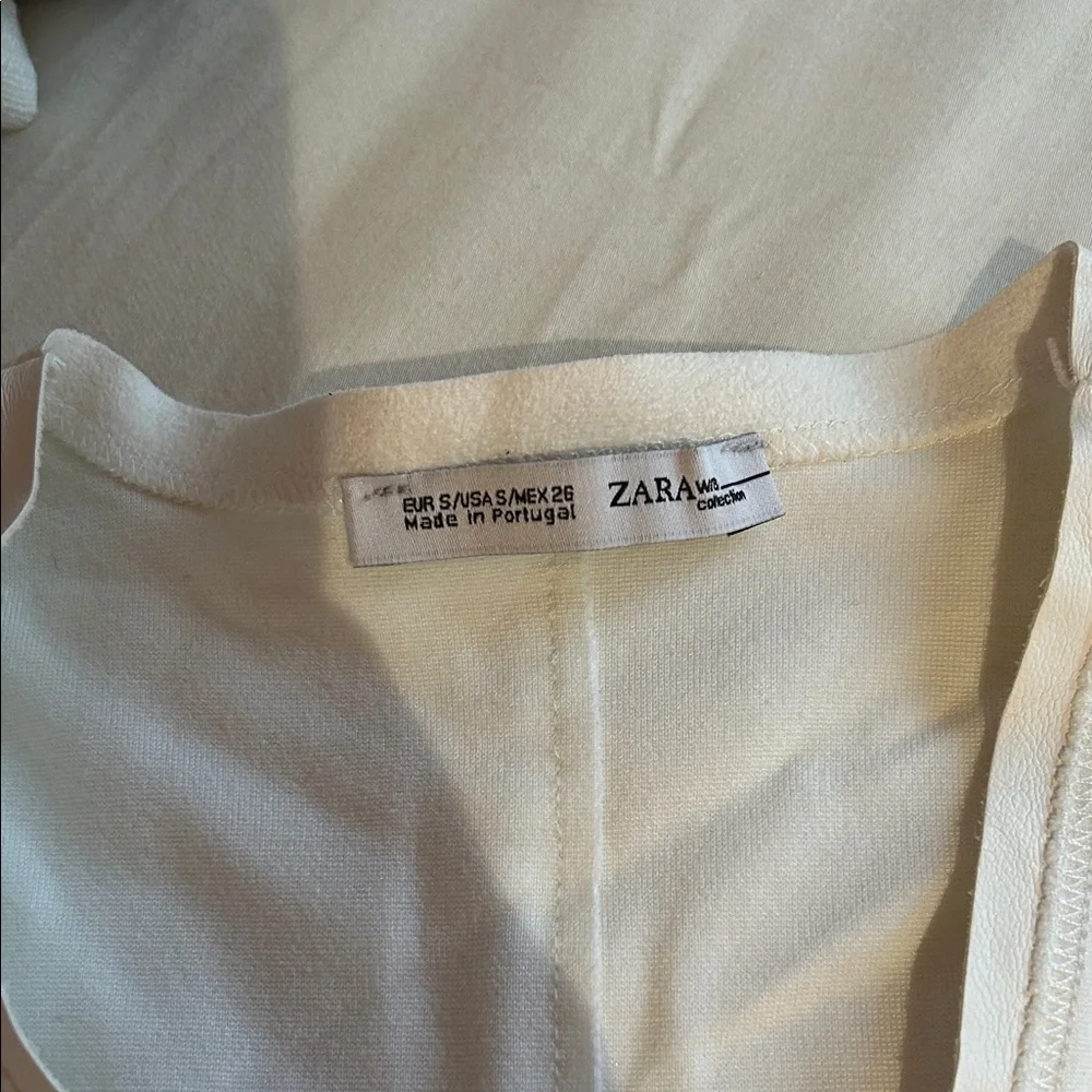 Zara Cream V-Neck Sleeveless Blouse - Picture 2 of 4